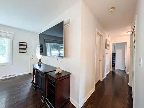 Entry Way - 1005 E Irving Park Rd, Itasca, IL 60143 photo 1 of 5