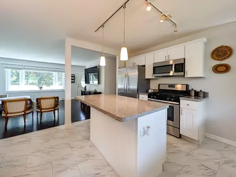 Kitchen - 1005 E Irving Park Rd, Itasca, IL 60143 photo 7 of 7