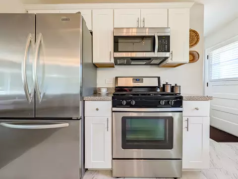 Kitchen - 1005 E Irving Park Rd, Itasca, IL 60143 photo 1 of 7
