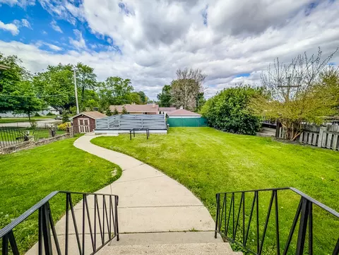 Exterior - 1005 E Irving Park Rd, Itasca, IL 60143 photo 3 of 9