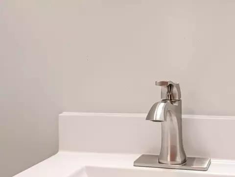 Bath - 1005 E Irving Park Rd, Itasca, IL 60143 photo 5 of 7