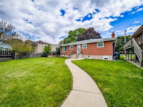 Exterior - 1005 E Irving Park Rd, Itasca, IL 60143 photo 4 of 9