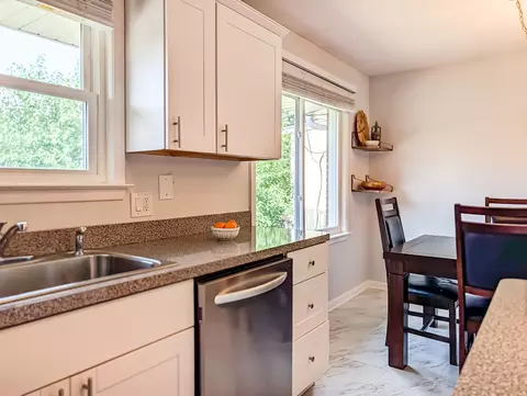 Kitchen - 1005 E Irving Park Rd, Itasca, IL 60143 photo 4 of 7