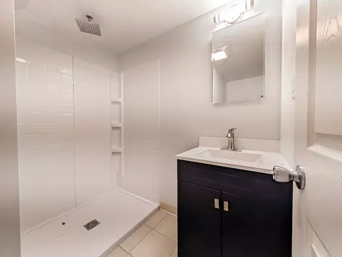 Bath - 1005 E Irving Park Rd, Itasca, IL 60143 photo 4 of 7