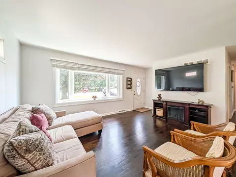 Living - 1005 E Irving Park Rd, Itasca, IL 60143 photo 4 of 7