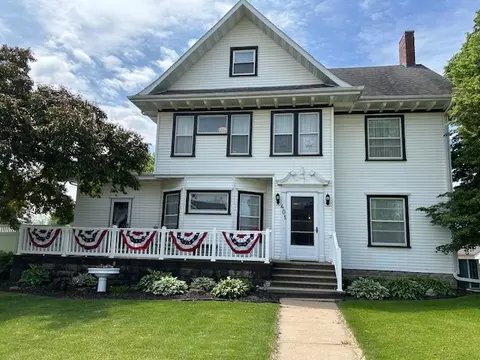 401 Market St, Delmar, IA 52037