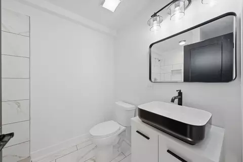 Bath - 638 E 65th St, Chicago, IL 60637 photo 3 of 3