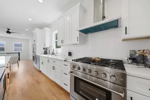 Entry Way - 638 E 65th St, Chicago, IL 60637 photo 1 of 2