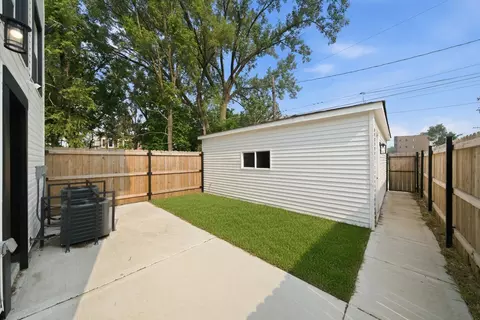 Exterior - 638 E 65th St, Chicago, IL 60637 photo 2 of 4