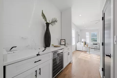 Entry Way - 638 E 65th St, Chicago, IL 60637 photo 2 of 2
