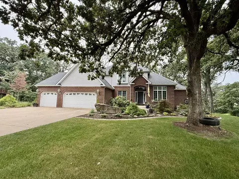 40 Royal Wood Dr, Lasalle, IL 61301