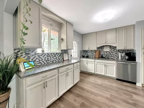 Kitchen - 2402 Birch Ln, Rolling Meadows, IL 60008 photo 2 of 3