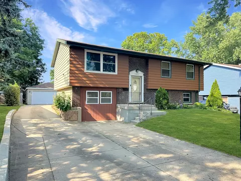 Exterior - 2402 Birch Ln, Rolling Meadows, IL 60008 photo 2 of 8