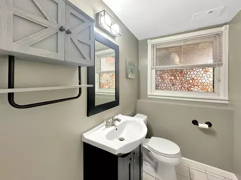 Bath - 2402 Birch Ln, Rolling Meadows, IL 60008 photo 2 of 2