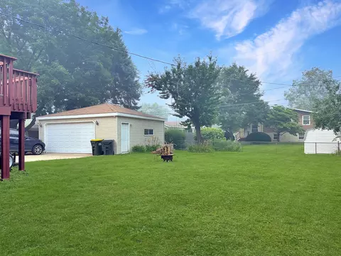 Exterior - 2402 Birch Ln, Rolling Meadows, IL 60008 photo 7 of 8