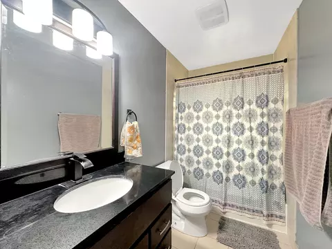 Bath - 2402 Birch Ln, Rolling Meadows, IL 60008 photo 1 of 2