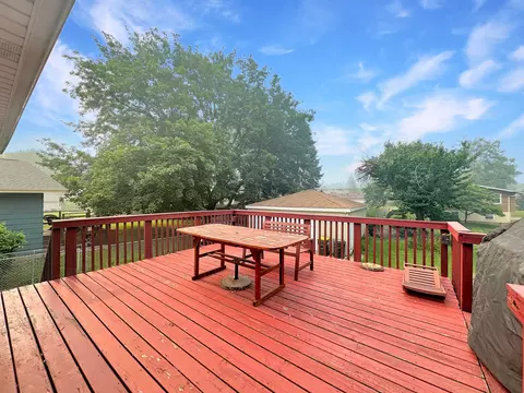 Exterior - 2402 Birch Ln, Rolling Meadows, IL 60008 photo 4 of 8