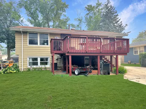 Exterior - 2402 Birch Ln, Rolling Meadows, IL 60008 photo 8 of 8