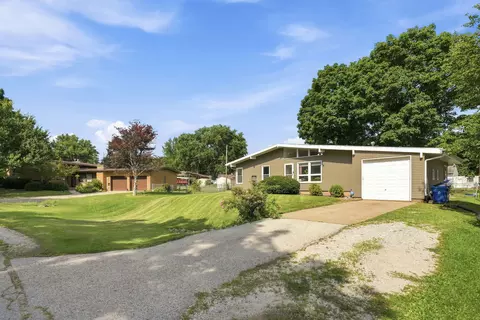 Exterior - 3818 15th St, Moline, IL 61265 photo 2 of 5