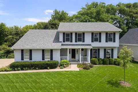 4563 Amber Ct, Bettendorf, IA 52722