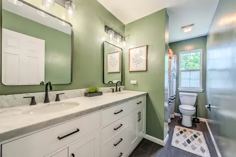 Bath - 2709 Crested Butte Trl, Plainfield, IL 60586 photo 2 of 2