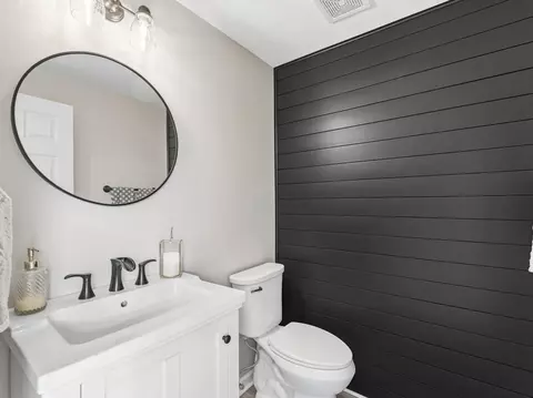 Bath - 5222 Cobblers Xing, Mchenry, IL 60050 photo 1 of 2