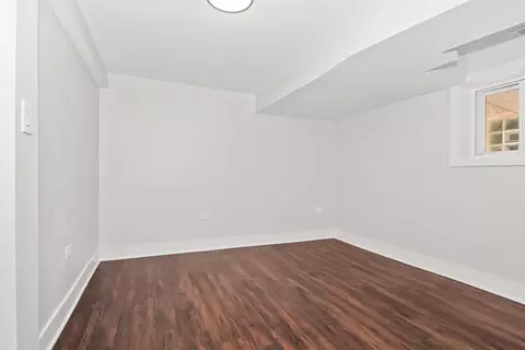 Bedroom - 5529 W Cornelia Ave, Chicago, IL 60641 photo 11 of 12