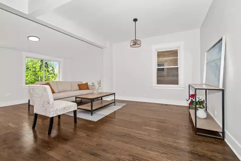 Living - 5529 W Cornelia Ave, Chicago, IL 60641 photo 5 of 6