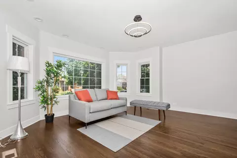 Living - 5529 W Cornelia Ave, Chicago, IL 60641 photo 1 of 6