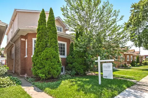 Exterior - 5529 W Cornelia Ave, Chicago, IL 60641 photo 2 of 5
