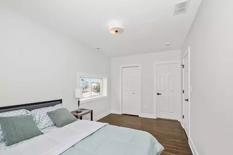 Bedroom - 5529 W Cornelia Ave, Chicago, IL 60641 photo 4 of 12
