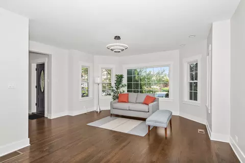 Living - 5529 W Cornelia Ave, Chicago, IL 60641 photo 2 of 6