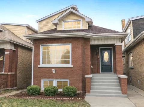 5529 W Cornelia Ave, Chicago, IL 60641