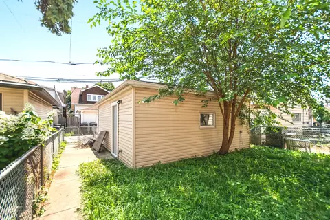 Exterior - 5529 W Cornelia Ave, Chicago, IL 60641 photo 5 of 5
