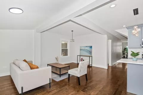 Living - 5529 W Cornelia Ave, Chicago, IL 60641 photo 4 of 6