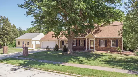 23 Elizabeth Cir, Freeport, IL 61032