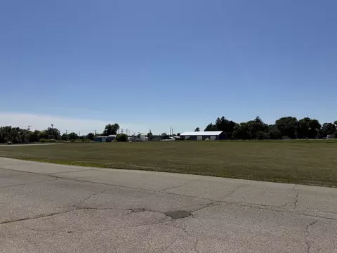 347 S Division St, Harvard, IL 60033 photo 3