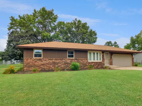 4718 Terrang Trl, Machesney Park, IL 61115