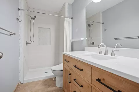 Bath - 2623 Persimmon Pl, Bloomington, IL 61701 photo 1 of 1