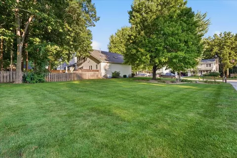 Exterior - 2623 Persimmon Pl, Bloomington, IL 61701 photo 4 of 6
