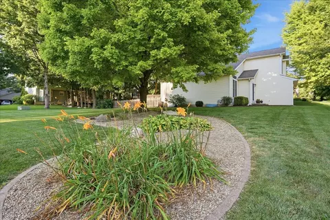Exterior - 2623 Persimmon Pl, Bloomington, IL 61701 photo 6 of 6
