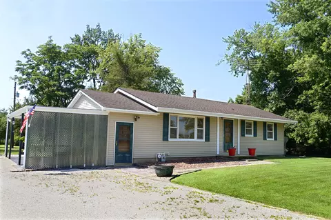 Exterior - 1104 N 29th Rd, Utica, IL 61373 photo 4 of 8