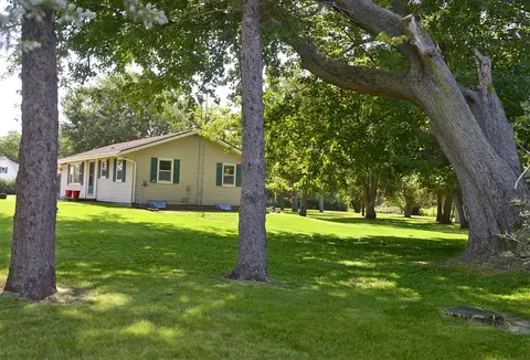 Exterior - 1104 N 29th Rd, Utica, IL 61373 photo 6 of 8
