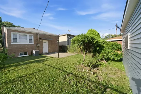 Exterior - 657 E 100th Pl, Chicago, IL 60628 photo 2 of 3