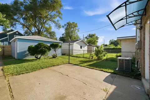 Exterior - 657 E 100th Pl, Chicago, IL 60628 photo 3 of 3