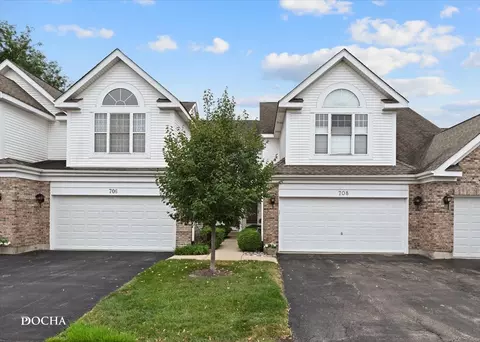 708 Citadel Dr, Westmont, IL 60559