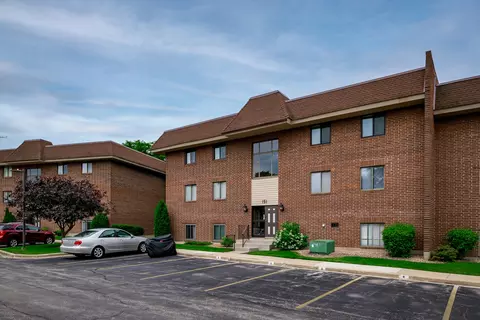151 E Janata Blvd #2A, Lombard, IL 60148