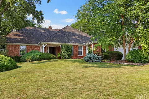 1426 Woodhill Dr, Northbrook, IL 60062