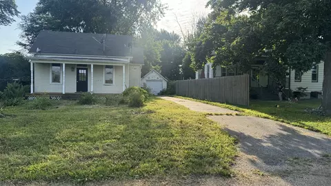 313 N Henderson St, Kenney, IL 61749