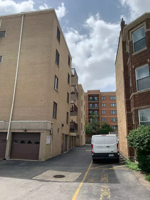 Exterior - 900 S River Rd #4A, Des Plaines, IL 60016 photo 3 of 5